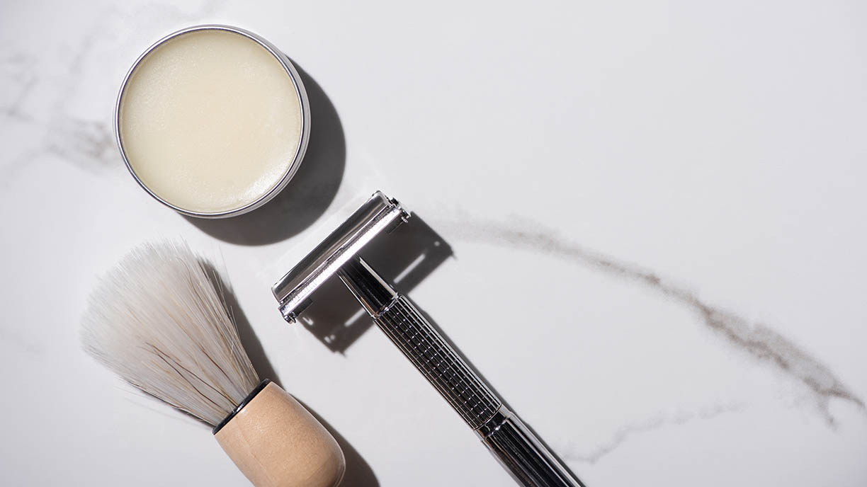 lifestyle-razor with shaving brush